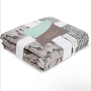 NWT Aden + Anais Silky Soft Dream Blanket 47" x 47", Sahara Zebra Motif
